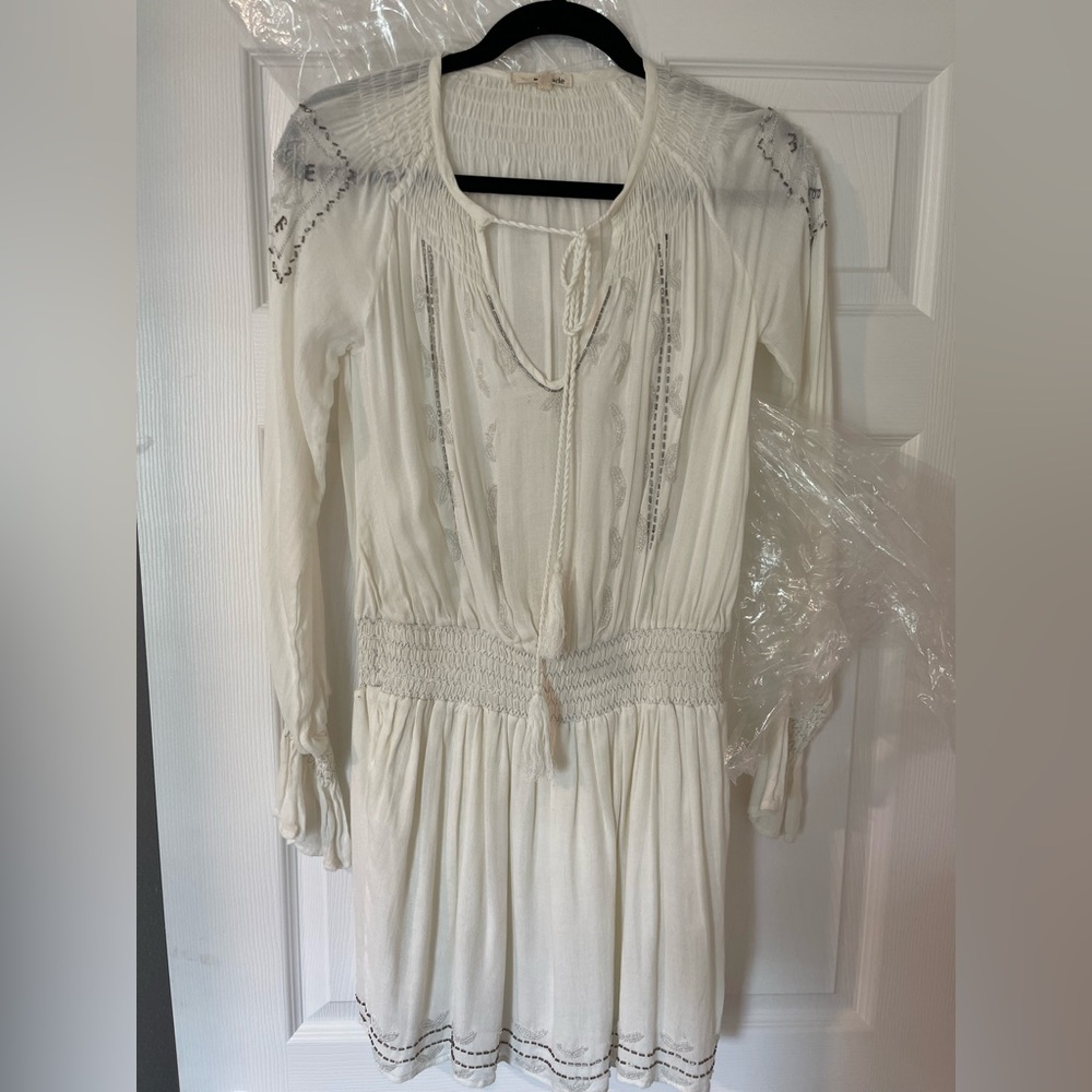 Lamade beautiful details on this dress beige